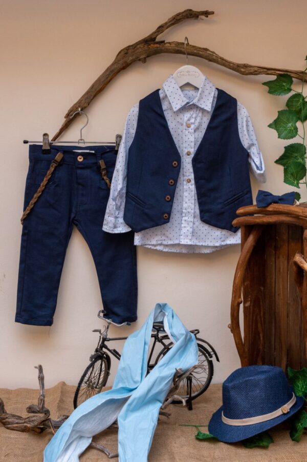 με όμορφο γιλέκο σε απόχρωση της μέντας. Είναι διακοσμημένο με υπέροχα κουμπιά και μοναδικές λεπτομέρειες. Αυτό το σετ 6 τεμαχίων (παντελόνι