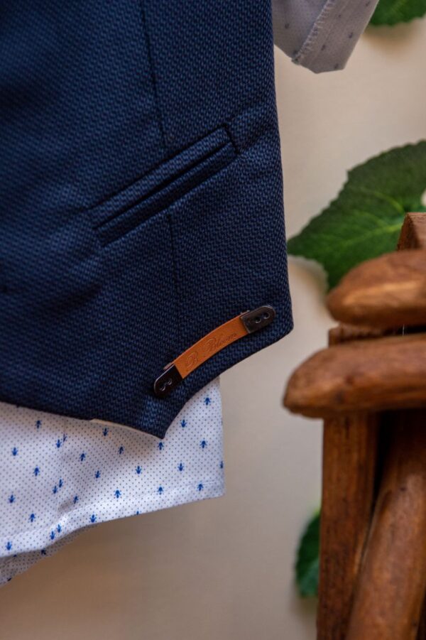 καπέλο και τιράντες)