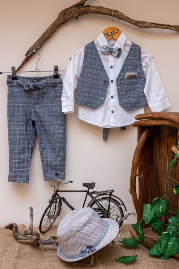 με όμορφο γιλέκο στην ίδια απόχρωση. Είναι διακοσμημένο με υπέροχα κουμπιά και μοναδικές λεπτομέρειες. Αυτό το σετ 6 τεμαχίων (παντελόνι