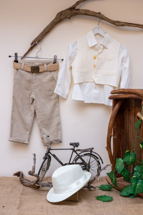 καπέλο και τιράντες)