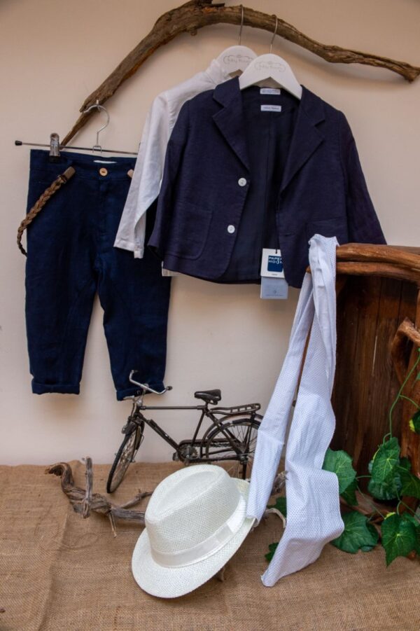 καπέλο και τιράντες)